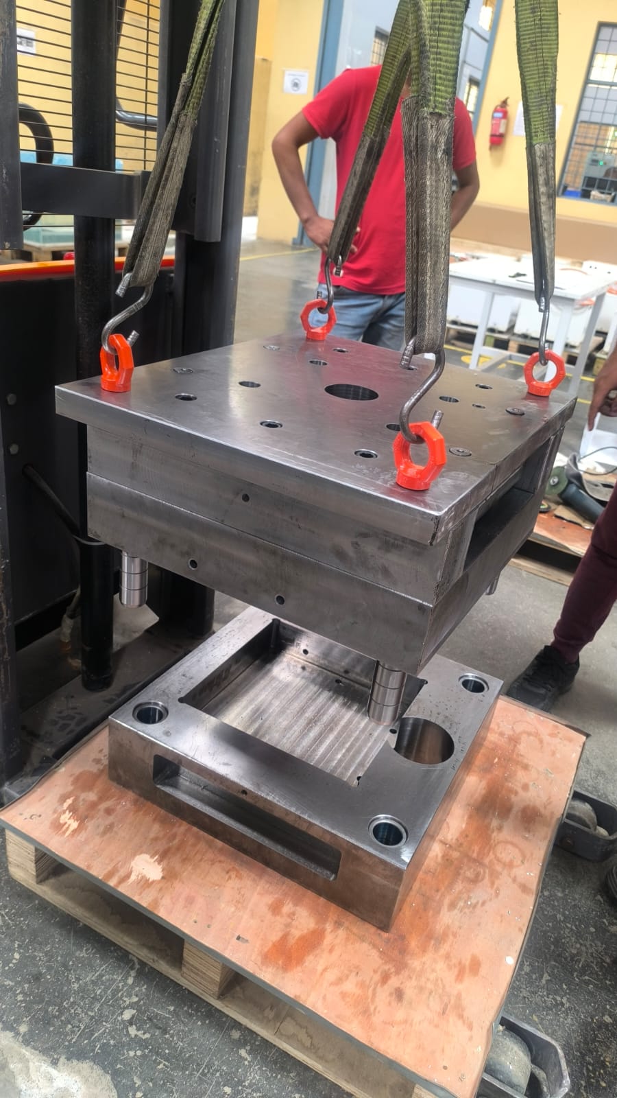 Battery cover die lifted with crane straps